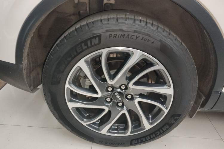 Used Lincoln Corsair 2022 2.0T Two-Wheel Drive Deluxe Edition Right Rear Wheel Hub