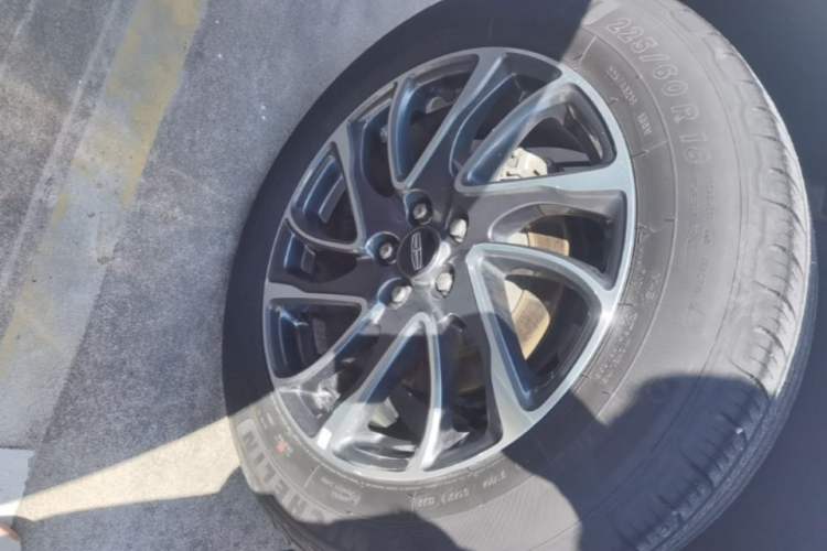Used Lincoln Corsair 2022 2.0T Two-Wheel Drive Deluxe Edition Right Rear Wheel Hub