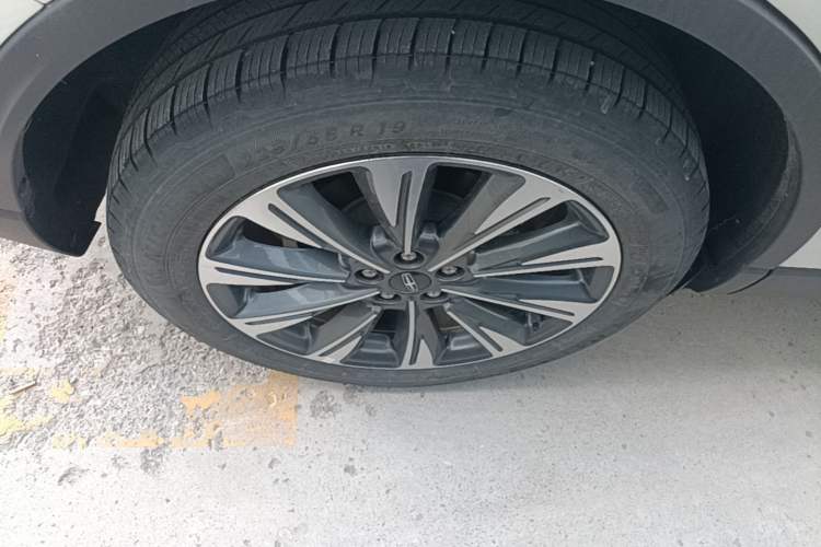 Used Lincoln Corsair 2022 2.0T Two-Wheel Drive Luxury Edition Right Rear Wheel Hub