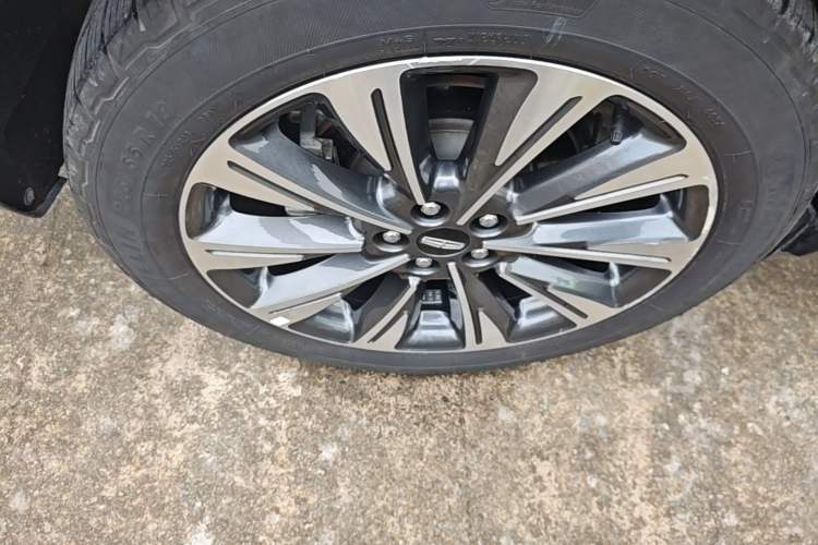 Used Lincoln Corsair 2022 2.0T Four-Wheel Drive Luxury Edition Right Rear Wheel Hub