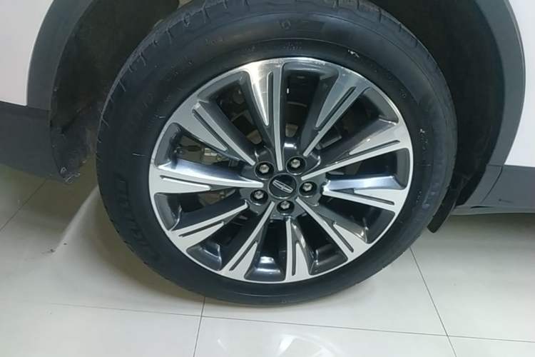 Used Lincoln Corsair 2022 2.0T Two-Wheel Drive Luxury Edition Right Rear Wheel Hub