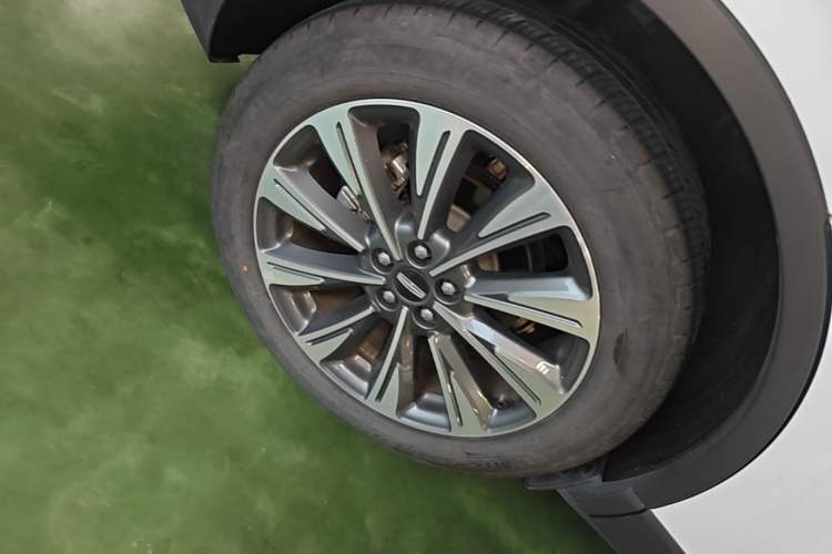 Used Lincoln Corsair 2022 2.0T Two-Wheel Drive Luxury Edition Right Rear Wheel Hub