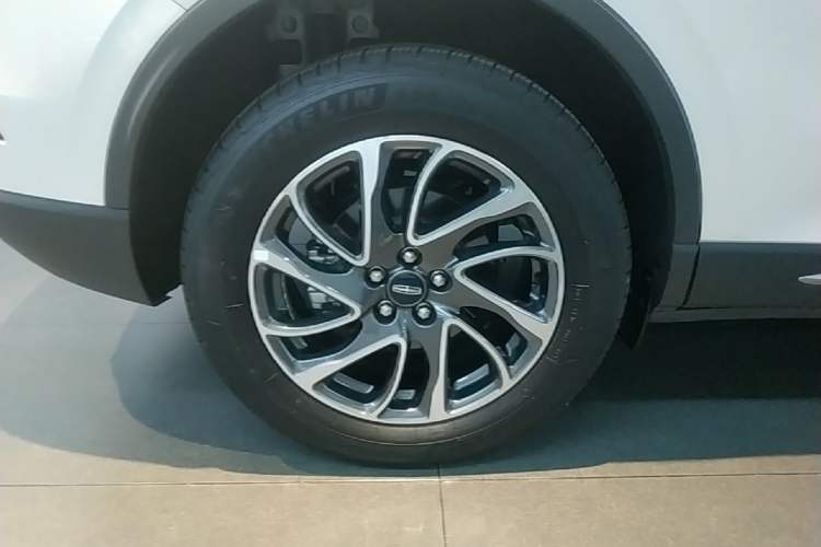 Used Lincoln Corsair 2022 2.0T Two-Wheel Drive Deluxe Edition Right Rear Wheel Hub