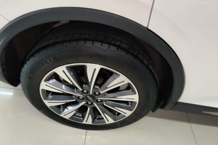 Used Lincoln Corsair 2022 2.0T Two-Wheel Drive Luxury Edition Right Rear Wheel Hub