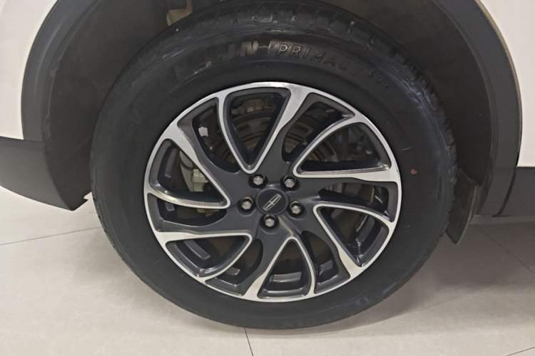 Used Lincoln Corsair 2022 2.0T Two-Wheel Drive Deluxe Edition Right Rear Wheel Hub