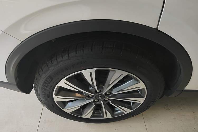 Used Lincoln Corsair 2022 2.0T Two-Wheel Drive Luxury Edition Right Rear Wheel Hub
