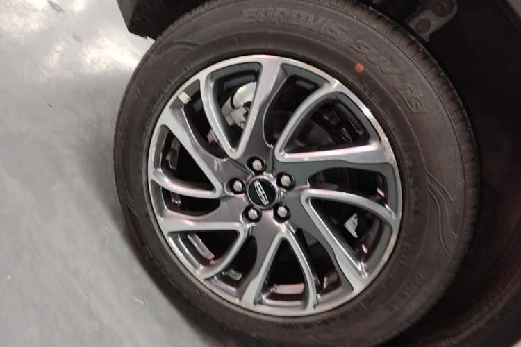 Used Lincoln Corsair 2022 Revised Version 2.0T Two-Wheel Drive Premium Edition Right Rear Wheel Hub
