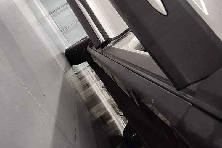 Used Lincoln Corsair 2022 2.0T Two-Wheel Drive Luxury Edition Right Side Sill