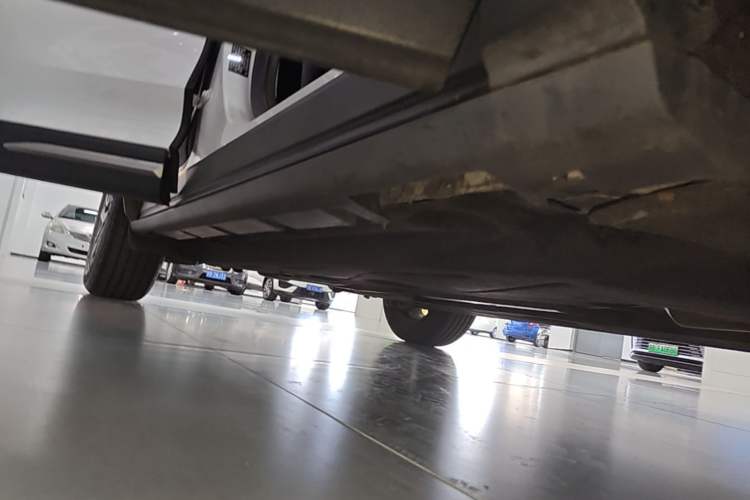 Used Lincoln Corsair 2022 2.0T Two-Wheel Drive Deluxe Edition Right Side Sill