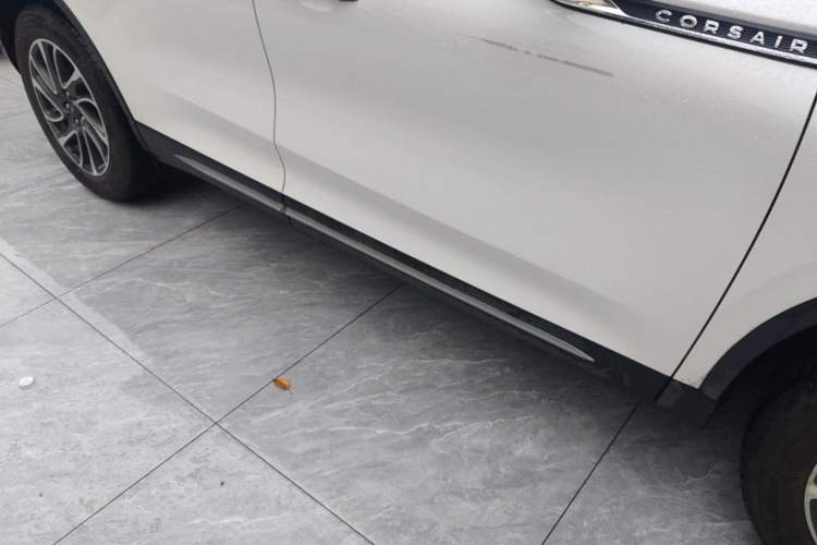 Used Lincoln Corsair 2022 2.0T Two-Wheel Drive Deluxe Edition Right Side Sill