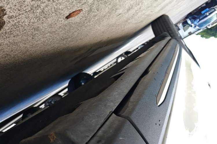 Used Lincoln Corsair 2022 2.0T Two-Wheel Drive Luxury Edition Right Side Sill