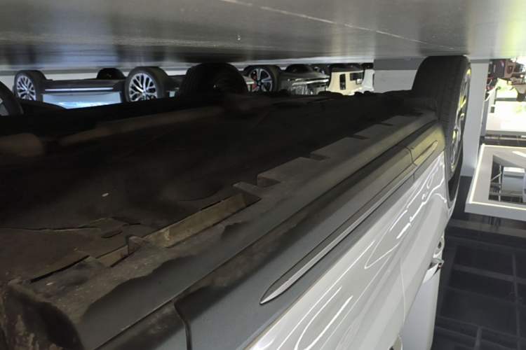 Used Lincoln Corsair 2022 2.0T Two-Wheel Drive Deluxe Edition Right Side Sill
