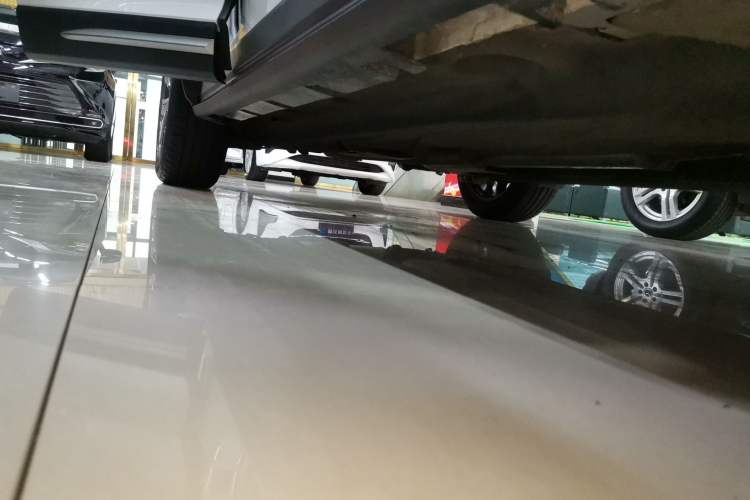 Used Lincoln Corsair 2022 2.0T Two-Wheel Drive Luxury Edition Right Side Sill