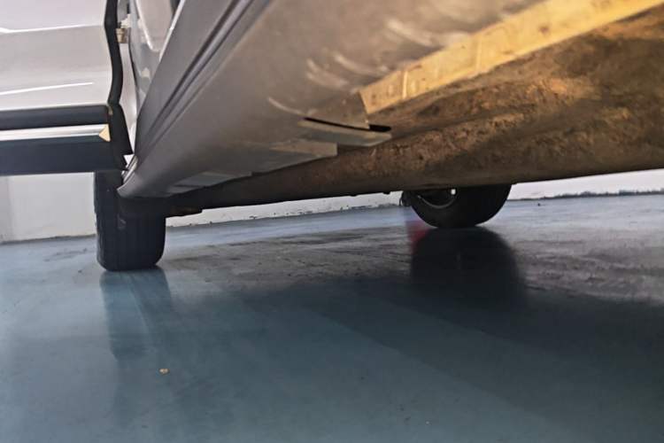 Used Lincoln Corsair 2022 2.0T Two-Wheel Drive Deluxe Edition Right Side Sill