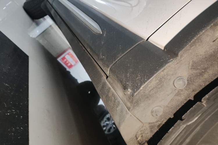 Used Lincoln Corsair 2022 2.0T Two-Wheel Drive Deluxe Edition Right Side Sill