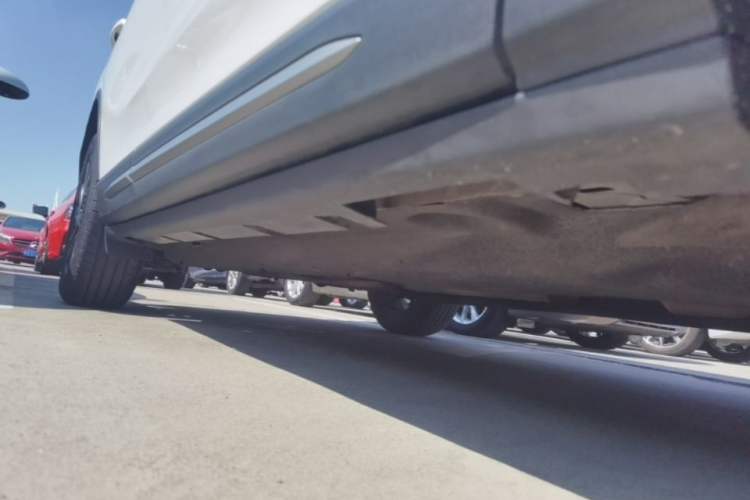 Used Lincoln Corsair 2022 2.0T Two-Wheel Drive Deluxe Edition Right Side Sill