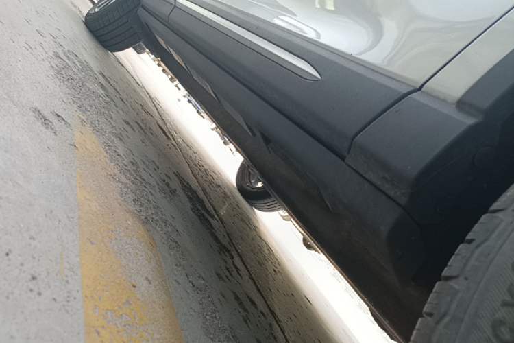 Used Lincoln Corsair 2022 2.0T Two-Wheel Drive Luxury Edition Right Side Sill