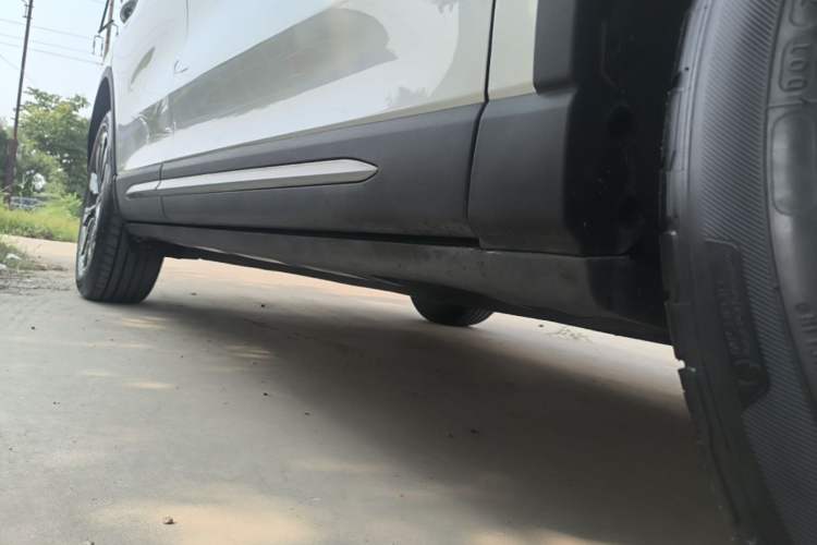 Used Lincoln Corsair 2022 2.0T Two-Wheel Drive Luxury Edition Right Side Sill