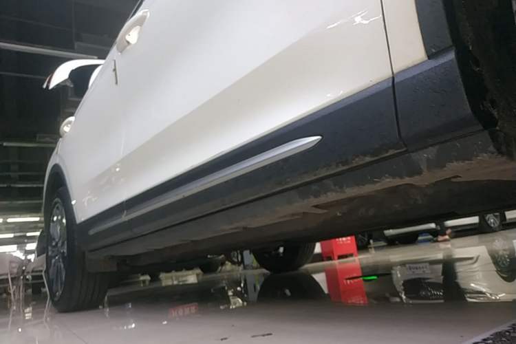 Used Lincoln Corsair 2022 2.0T Two-Wheel Drive Luxury Edition Right Side Sill