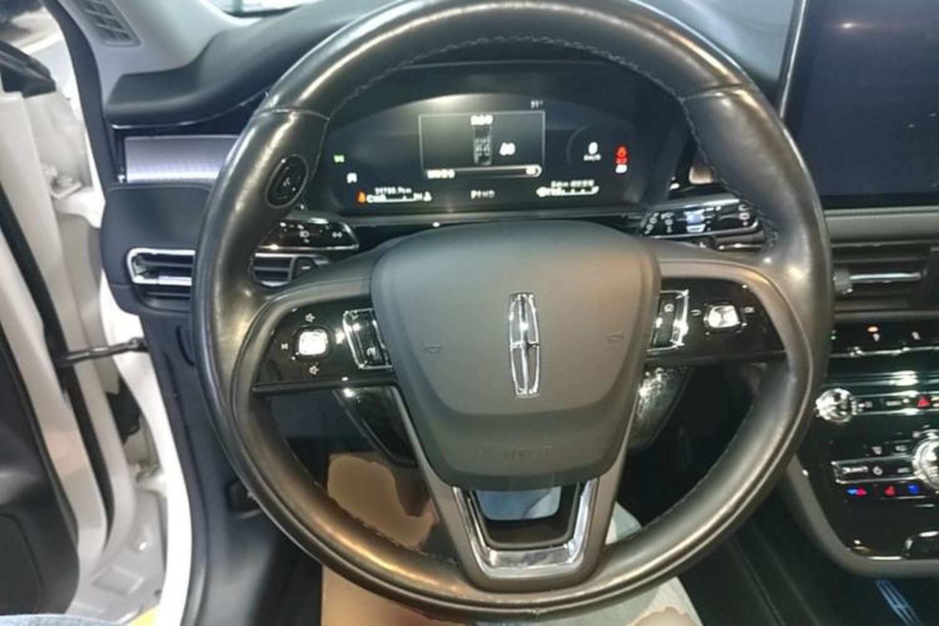 Used Lincoln Corsair 2022 Revised Version 2.0T Two-Wheel Drive Premium Edition Steering Wheel