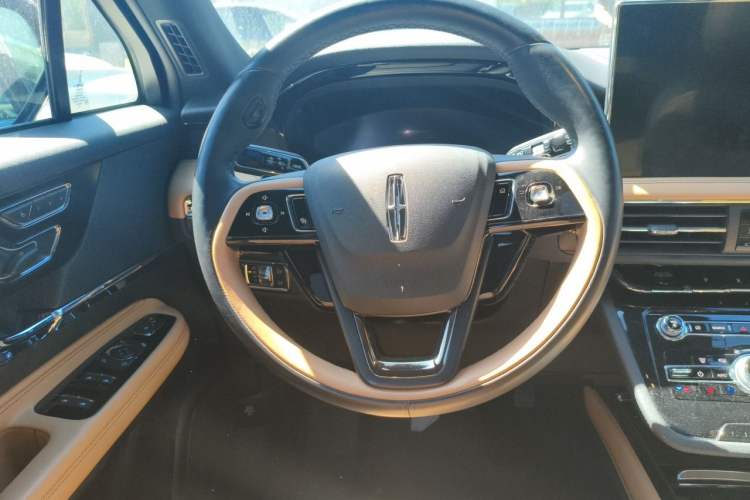 Used Lincoln Corsair 2022 2.0T Two-Wheel Drive Luxury Edition Steering Wheel