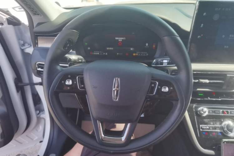 Used Lincoln Corsair 2022 2.0T Two-Wheel Drive Deluxe Edition Steering Wheel