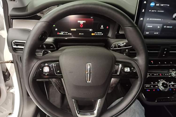 Used Lincoln Corsair 2022 2.0T Two-Wheel Drive Deluxe Edition Steering Wheel