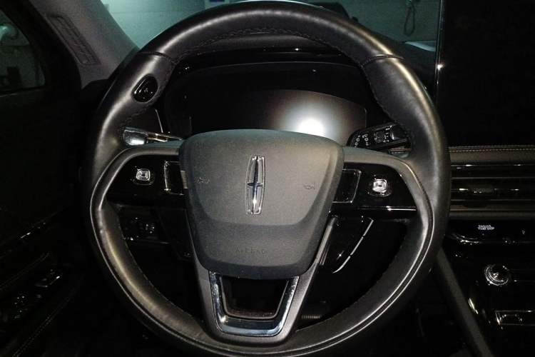 Used Lincoln Corsair 2022 2.0T Two-Wheel Drive Deluxe Edition Steering Wheel
