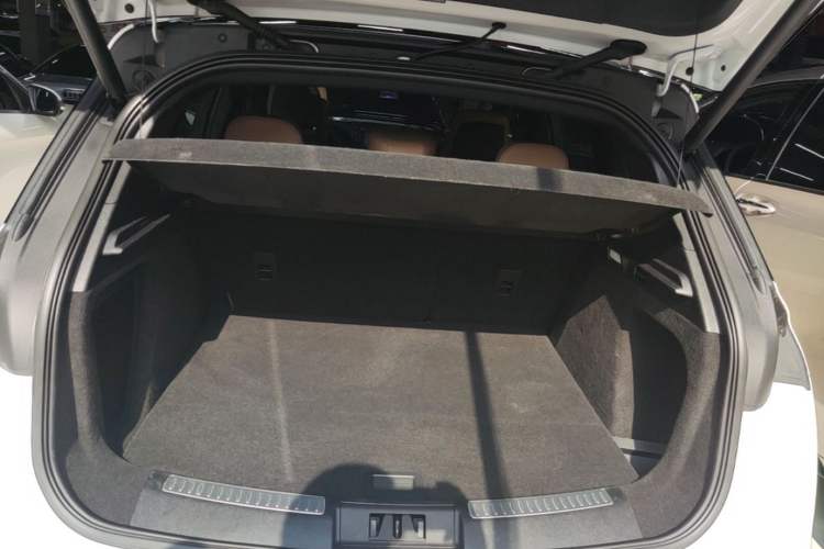 Used Lincoln Corsair 2022 2.0T Four-Wheel Drive Luxury Edition Trunk