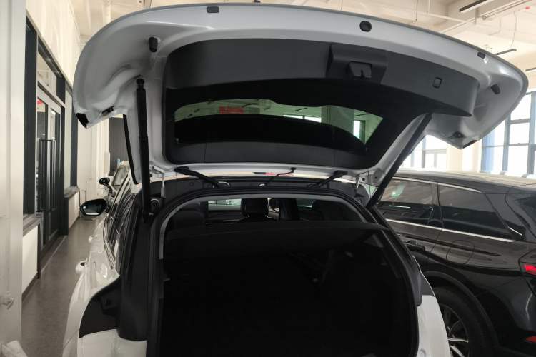 Used Lincoln Corsair 2022 2.0T Two-Wheel Drive Deluxe Edition Trunk