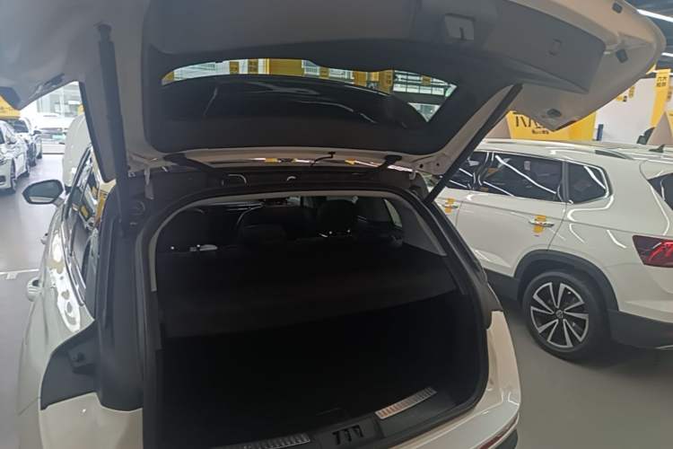 Used Lincoln Corsair 2022 2.0T Two-Wheel Drive Deluxe Edition Trunk