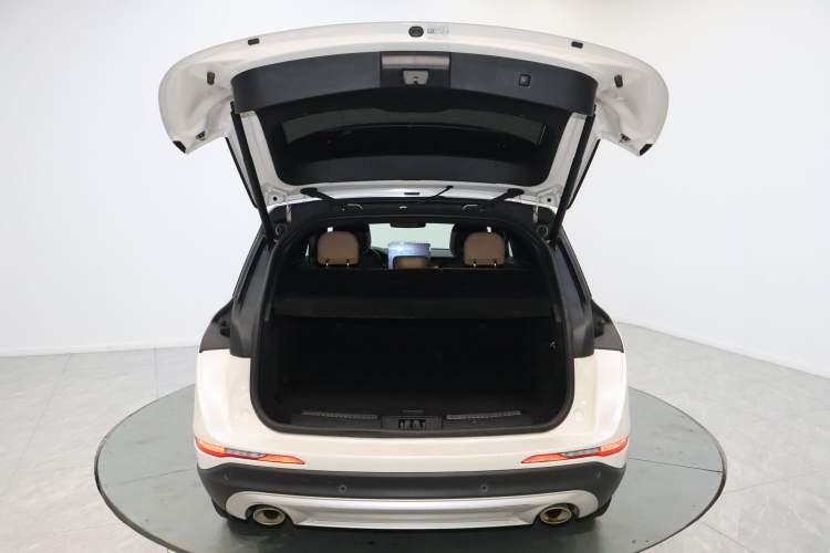 Used Lincoln Corsair 2022 2.0T Two-Wheel Drive Luxury Edition Trunk