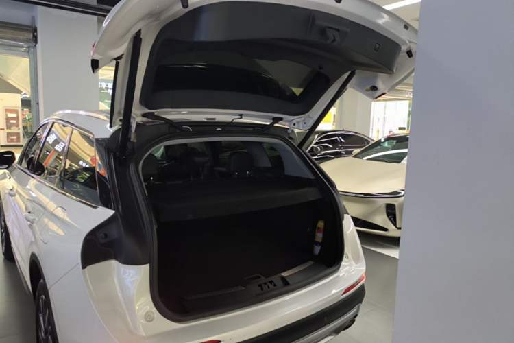 Used Lincoln Corsair 2022 2.0T Two-Wheel Drive Deluxe Edition Trunk