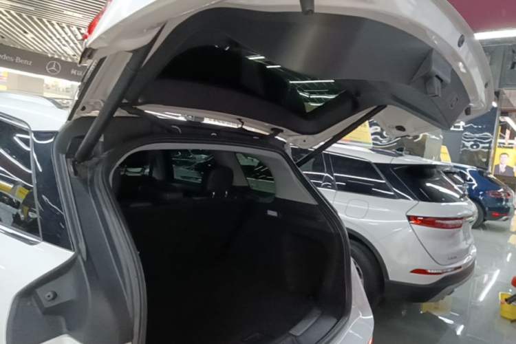 Used Lincoln Corsair 2022 2.0T Two-Wheel Drive Deluxe Edition Trunk