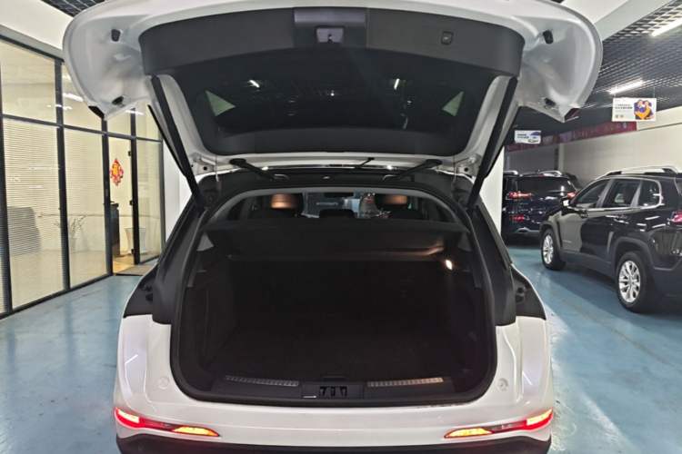 Used Lincoln Corsair 2022 2.0T Two-Wheel Drive Deluxe Edition Trunk