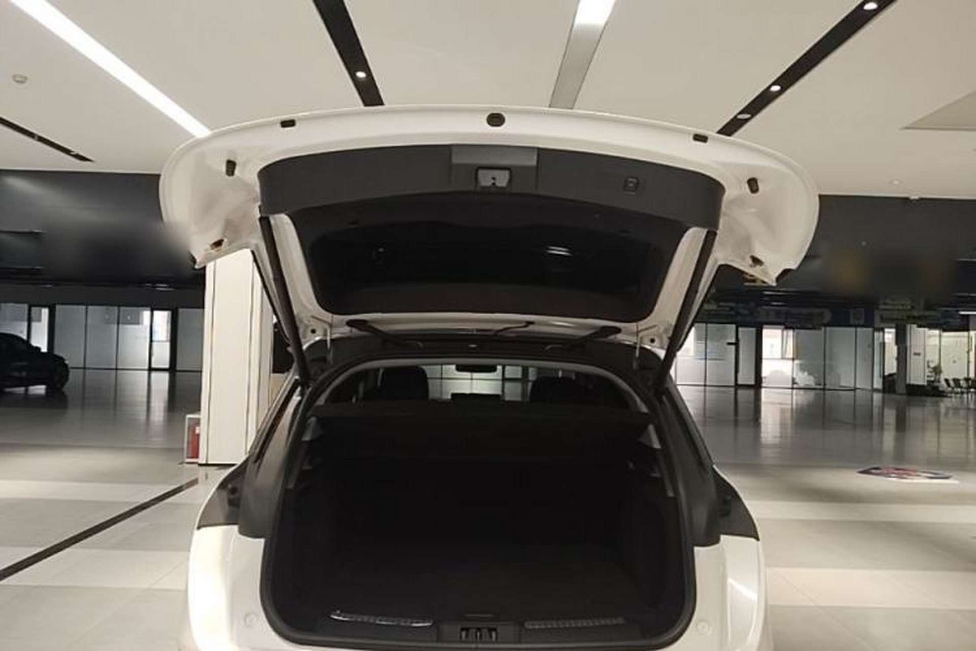 Used Lincoln Corsair 2022 2.0T Two-Wheel Drive Deluxe Edition Trunk