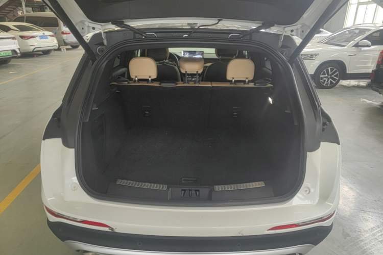 Used Lincoln Corsair 2022 2.0T Two-Wheel Drive Luxury Edition Trunk