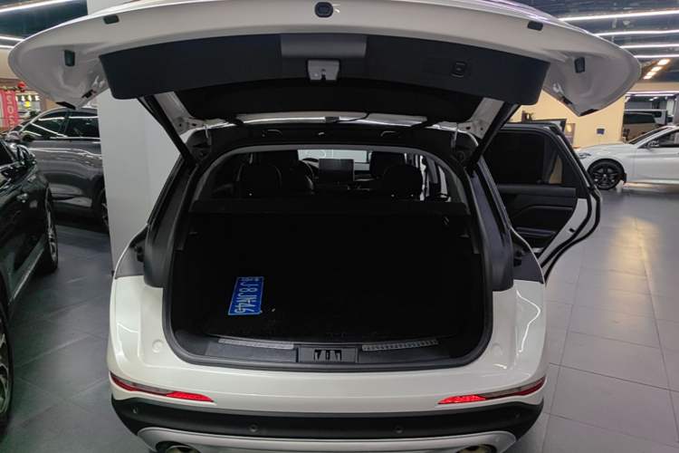 Used Lincoln Corsair 2022 2.0T Two-Wheel Drive Deluxe Edition Trunk