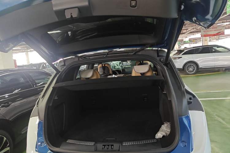 Used Lincoln Corsair 2022 2.0T Two-Wheel Drive Luxury Edition Trunk