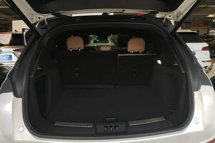 Used Lincoln Corsair 2022 2.0T Two-Wheel Drive Luxury Edition Trunk