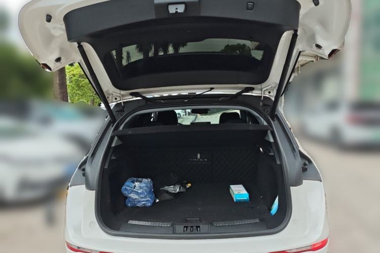 Used Lincoln Corsair 2022 2.0T Two-Wheel Drive Deluxe Edition Trunk