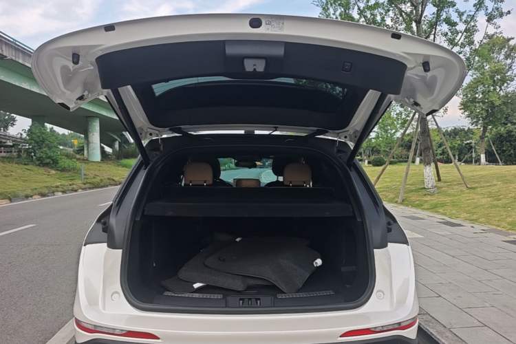 Used Lincoln Corsair 2022 2.0T Two-Wheel Drive Luxury Edition Trunk