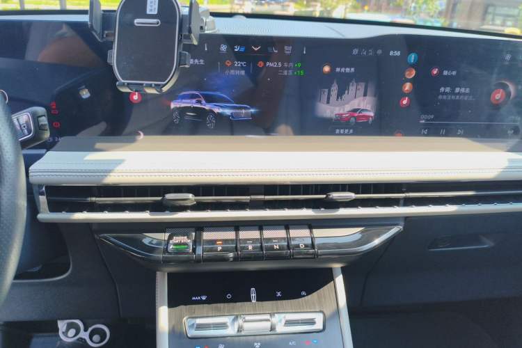 Used Lincoln Corsair 2023 2.0T Two-Wheel Drive Luxury Edition Audio And AC Panel