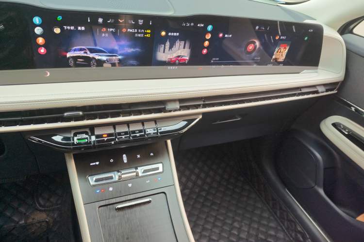 Used Lincoln Corsair 2023 2.0T Two-Wheel-Drive Luxury Edition Audio And AC Panel