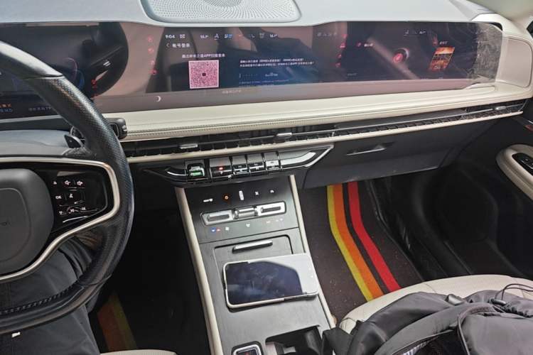 Used Lincoln Corsair 2023 2.0T Two-Wheel Drive Luxury Edition Audio And AC Panel