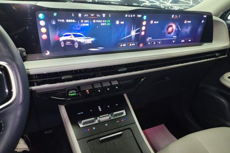 Used Lincoln Corsair 2023 2.0T Two-Wheel Drive Luxury Edition Audio And AC Panel