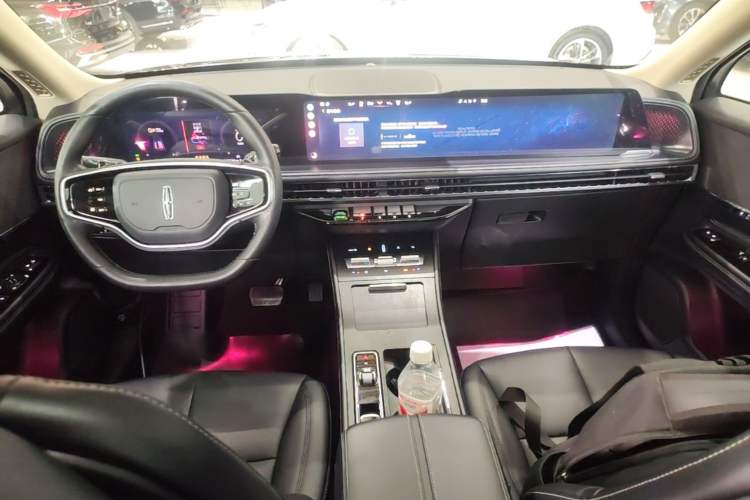 Used Lincoln Corsair 2023 2.0T Two-Wheel Drive Luxury Edition Center Console