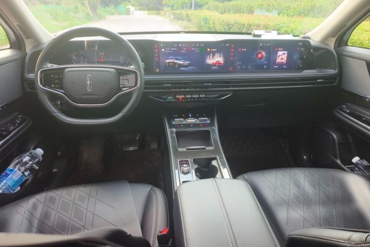 Used Lincoln Corsair 2023 2.0T Two-Wheel-Drive Luxury Edition Center Console