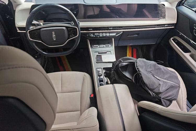 Used Lincoln Corsair 2023 2.0T Two-Wheel Drive Luxury Edition Center Console