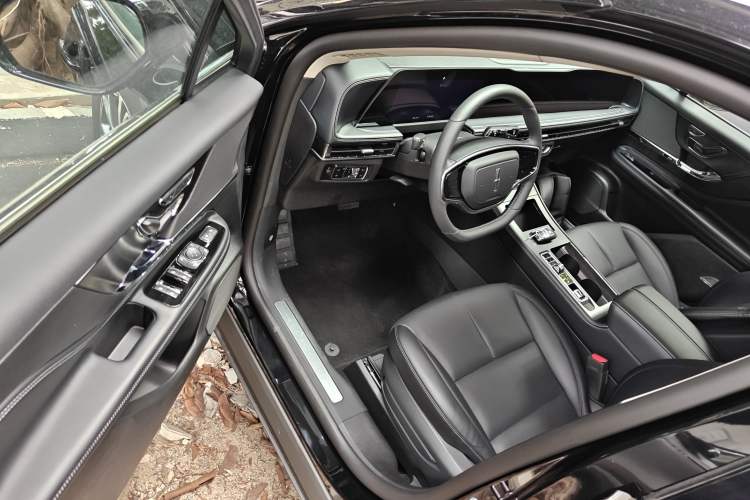 Used Lincoln Corsair 2023 2.0T Two-Wheel Drive Luxury Edition Driver Seat